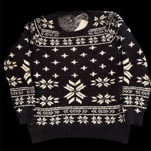 NWT Barefoot Dreams Cozy Chic Black and White Snowflake crew Neck Sweater